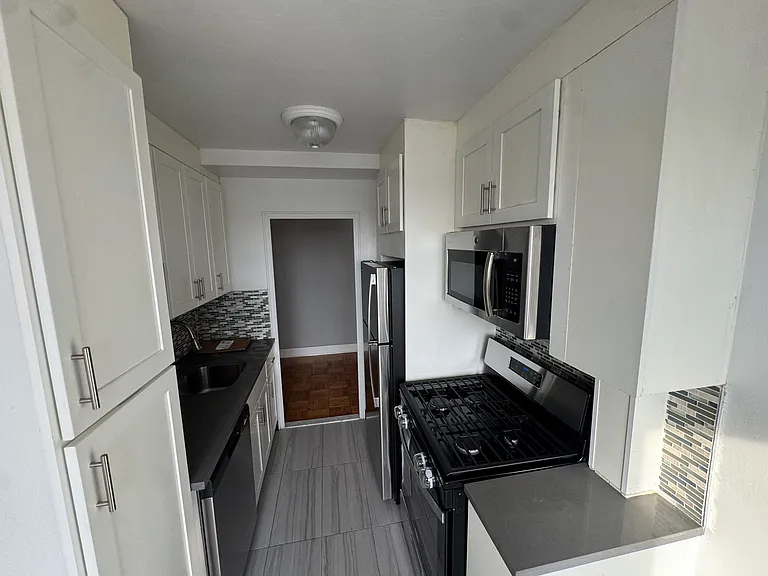 69-37 184th St #2 — Photo 3