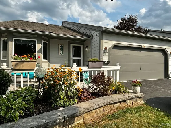 253 Oarlock Cir, East Syracuse, NY 13057