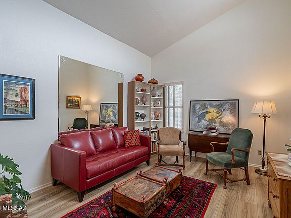 2nd image of 2816 E Weymouth Cir