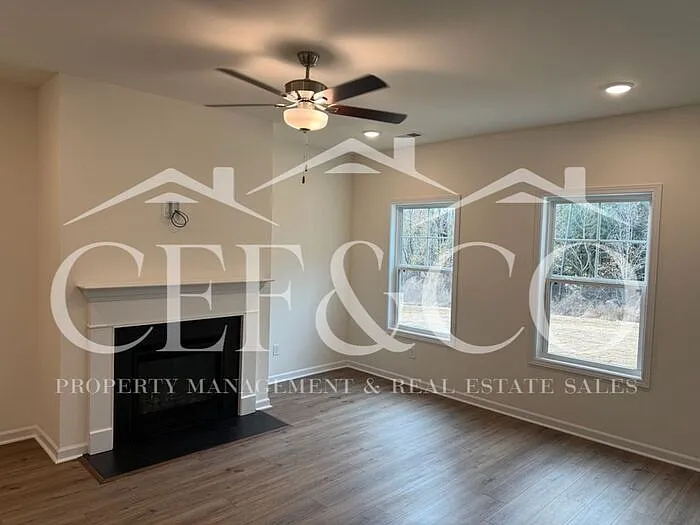 1119 Silverbend Trl — Photo 3