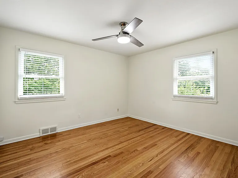 303 SW Pinnell Dr — Photo 15