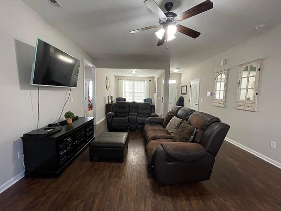 2nd image of 903 Westlawn Dr