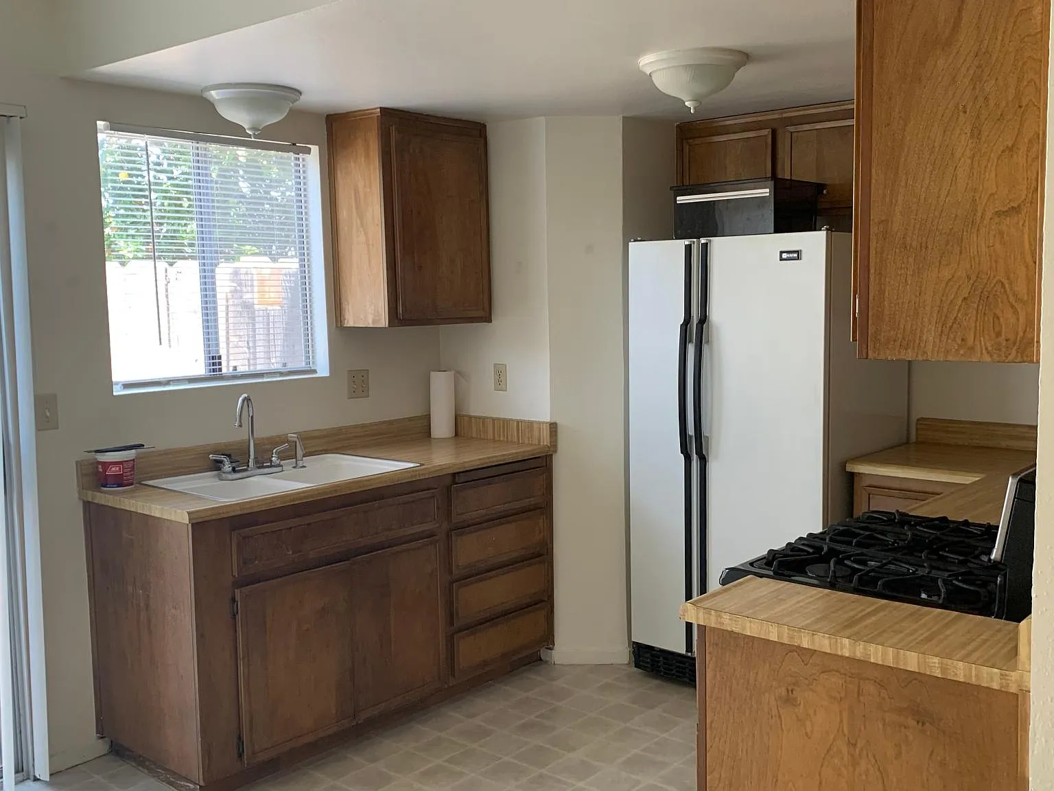1627 Front St — Photo 2