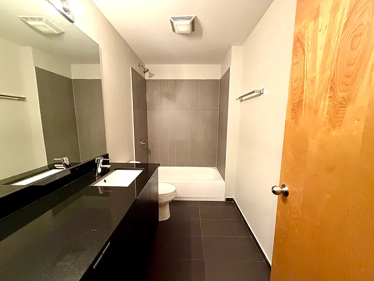 2157 N Damen Ave #305 — Photo 16