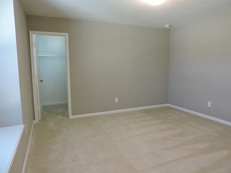 1102 Upton Ct — Photo 18