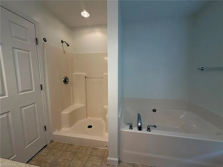 250 Leawood Cir — Photo 34