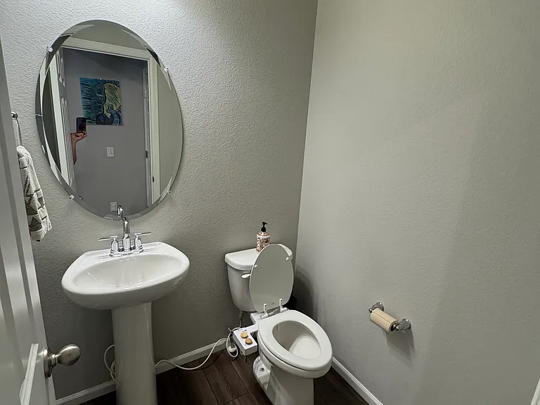 Powder room (half bathroom)