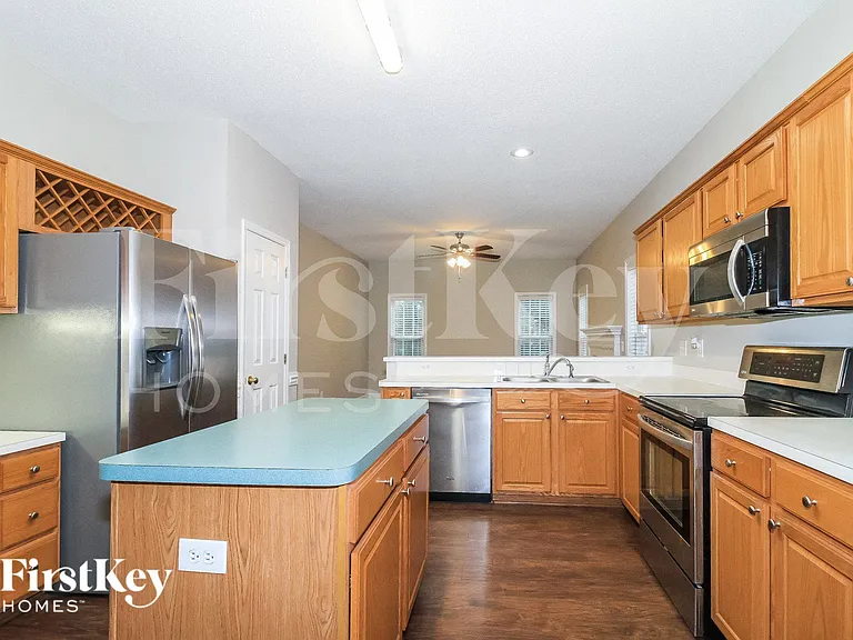 5910 Habersham Dr — Photo 7