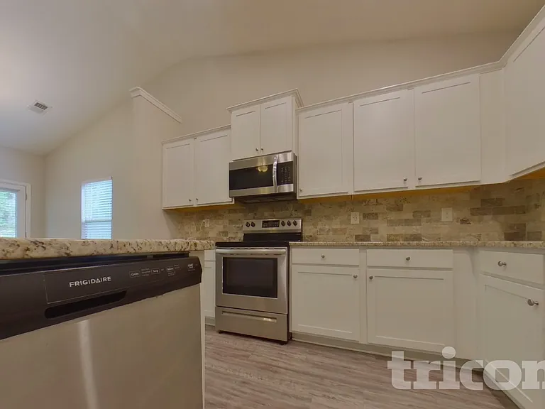 216 Stone Creek Ct — Photo 4