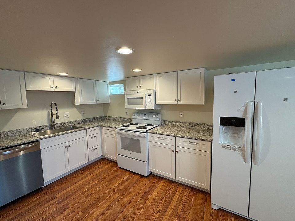 1st image of 2500 Hoyt St #B
