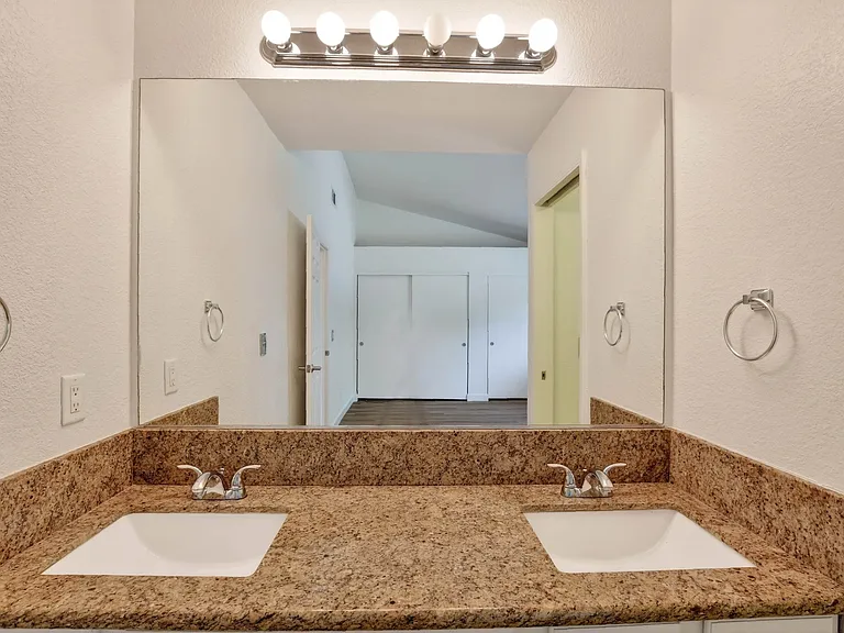 5213 Laguna Park Dr — Photo 21