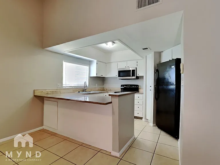 1864 E Kirkland Ln — Photo 2