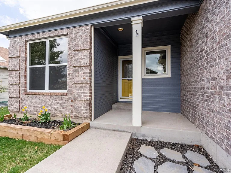 6431 Gemfield Dr — Photo 2