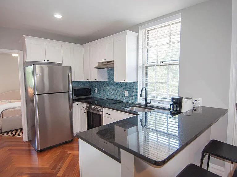 1901 Park Ave #3R — Photo 2