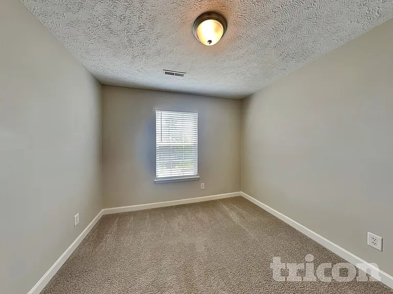 649 Belgium Dr — Photo 10
