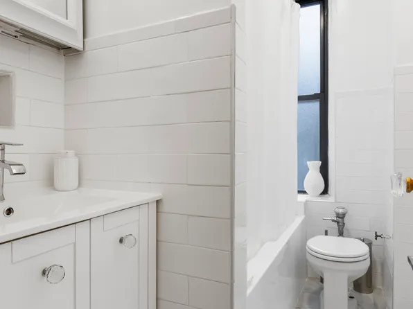 225 Bennett Avenue image 6 of 6