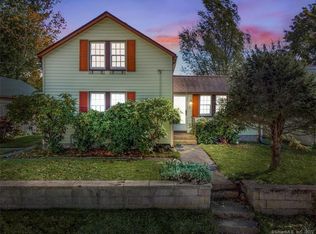 11 Thompson St, Pawcatuck, CT 06379