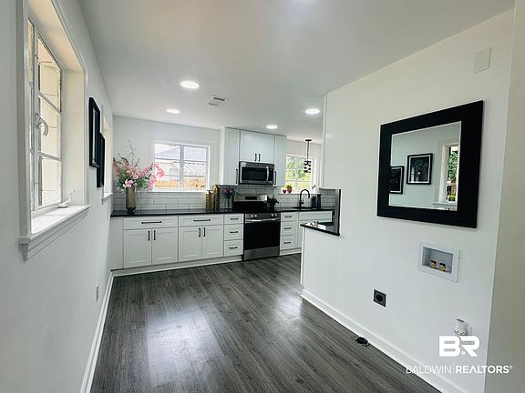 4th image of 808 Rowell St