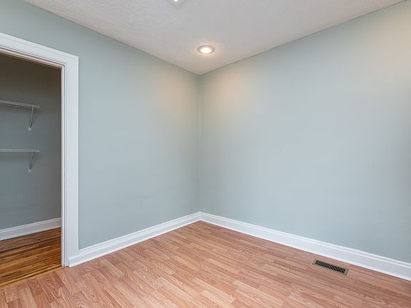 2nd image of 720 E Main St #B-1