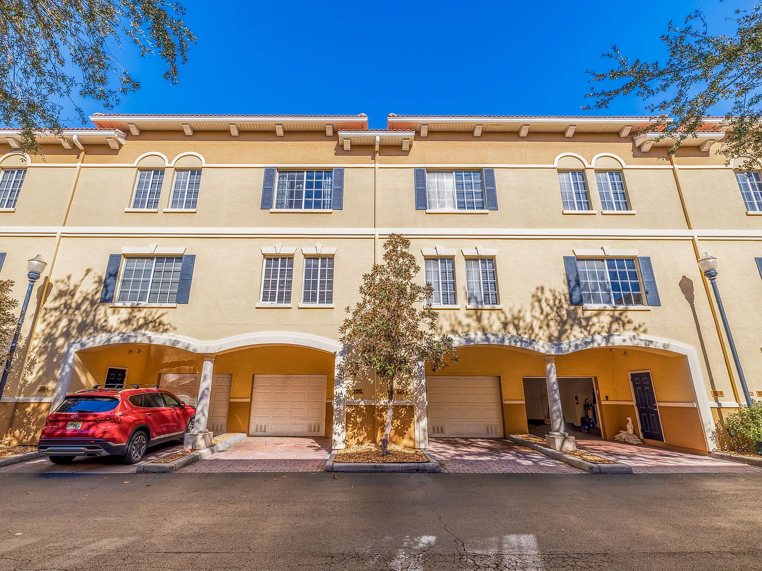 2 bed, 2.5 bath, 1349 sqft, $2,695 — Photo 4