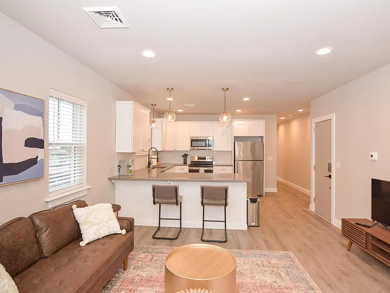 1401 Market St #2L — Photo 24