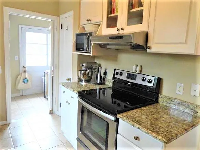1020 Elm Ave — Photo 7