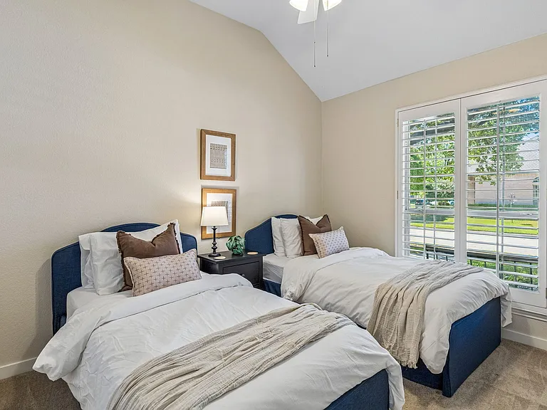 4605 Forest Park Rd — Photo 16