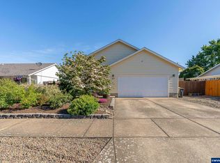 897 W D St, Lebanon, OR 97355