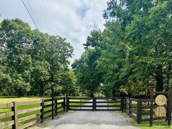 1090 Ridgecrest Dr, Kingston Springs, TN 37082