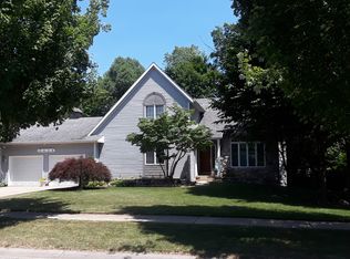 2426 Ridgecroft Ave SE, Grand Rapids, MI 49546