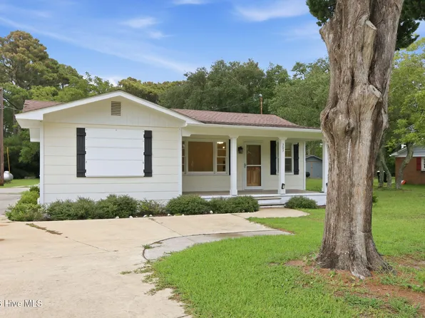 303 Cape Lookout Drive, Harkers Island, NC 28531