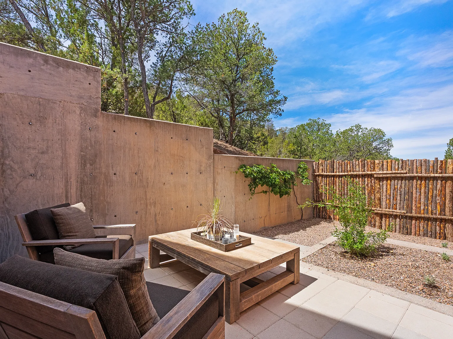 2 bed, 2400 sqft, $5,600 — Photo 4
