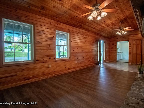 3rd image of 17 Wood St