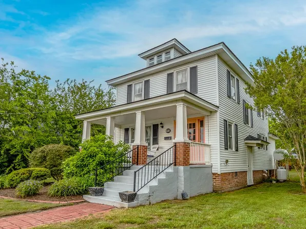 618 Washington Ave, Cape Charles, VA 23310