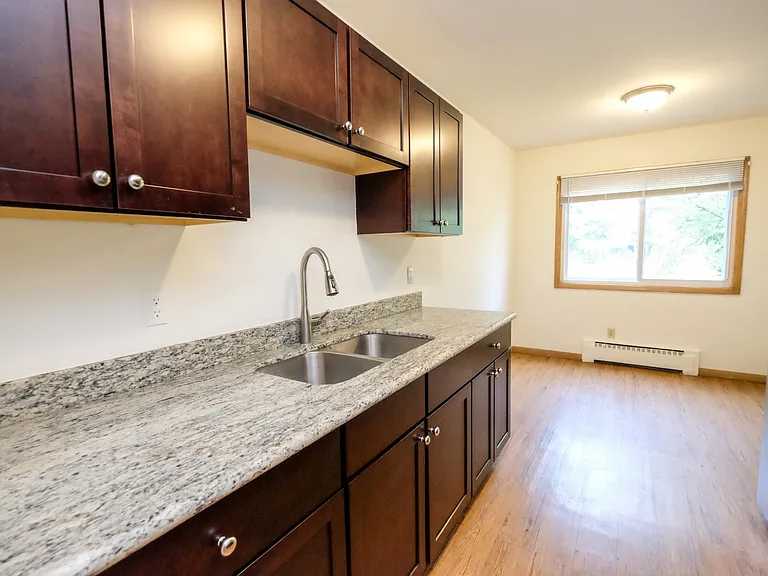 Pleasant Ave Apartments — Photo 29