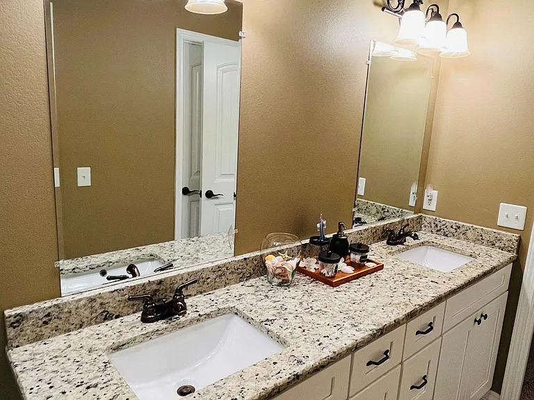 261 Redwood Ln — Photo 12