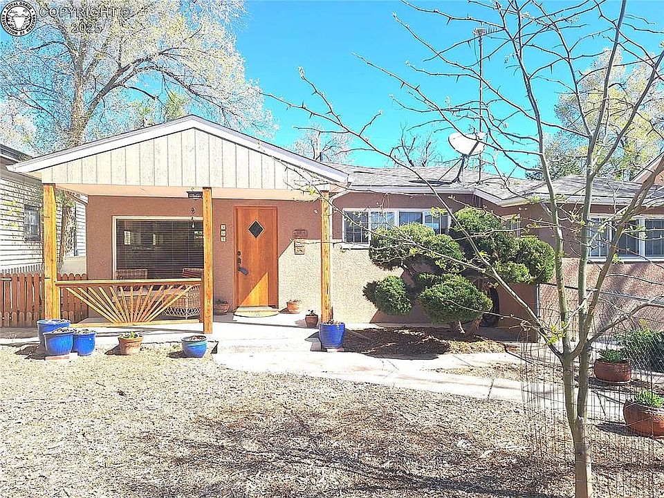 Front fenced yard