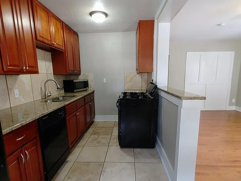 4328 Roanoke Pkwy #206 — Photo 9