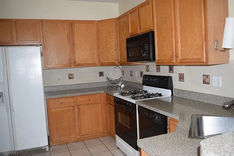 3 bed, 4.0 bath, $4,100 — Photo 4