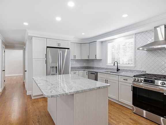 3rd image of 35 Ludlow St