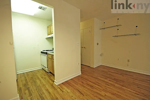 Rented by Link NY Realty | media 16