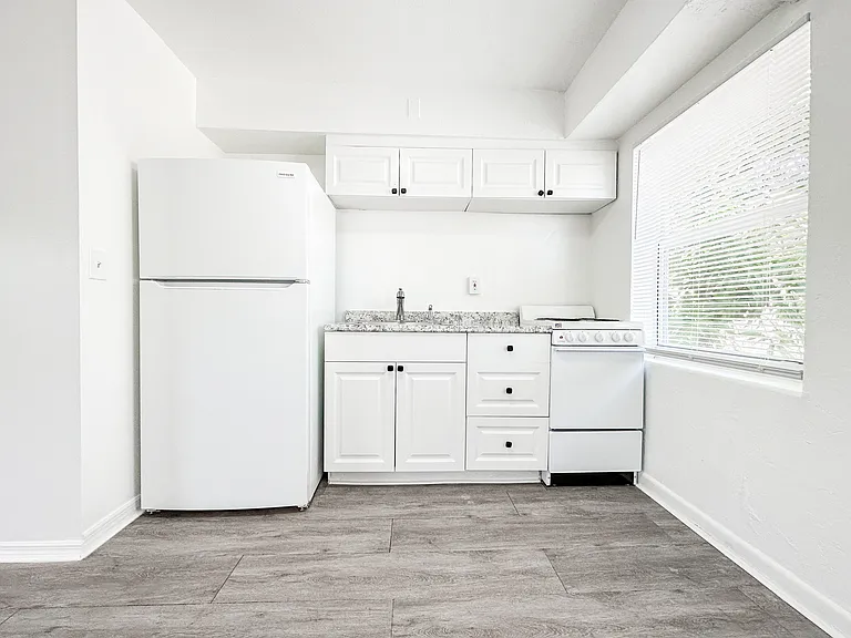 521 S Federal Hwy #6 — Photo 4