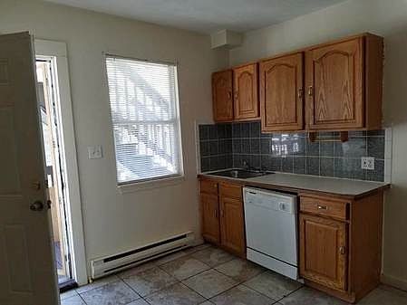 2nd image of 133 Charles St #2nd3rd