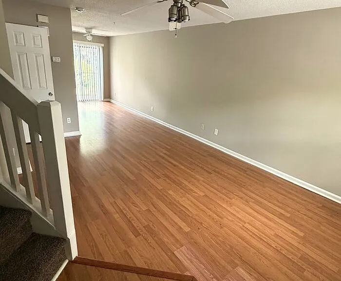 624 Emerald Cove Dr — Photo 2