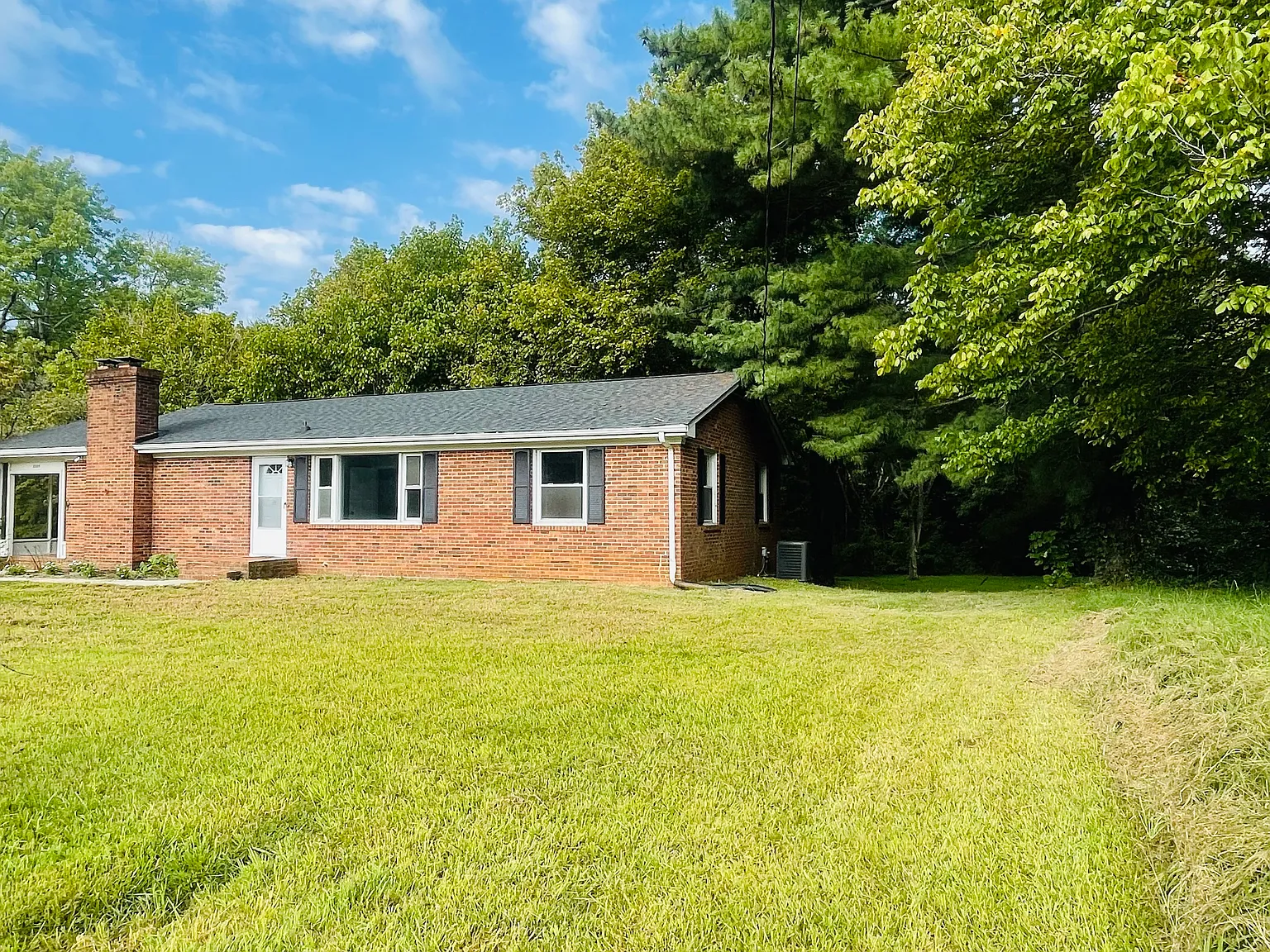 3 bed, 1350 sqft, $1,800 — Photo 3