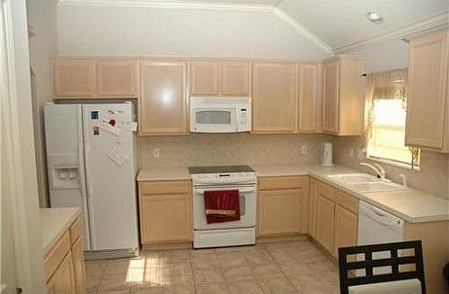 2nd image of 417 Hancock St