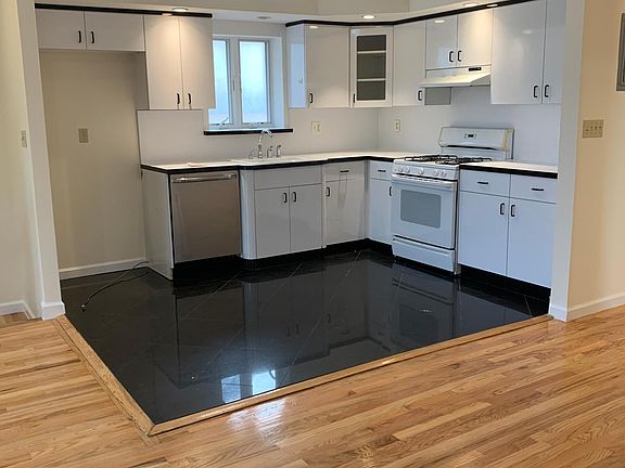 4th image of 8742 Bay 16 St