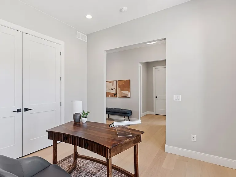 1425 Burt Ave — Photo 18