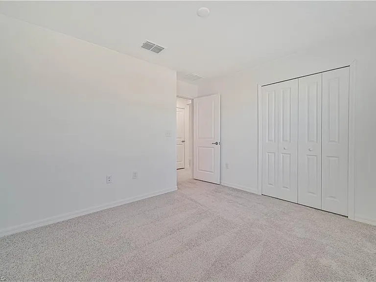 2901 SW 18th Pl — Photo 3