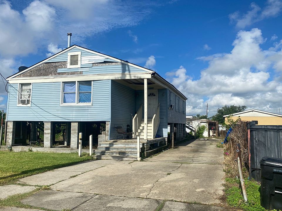2nd image of 2910 Spain St